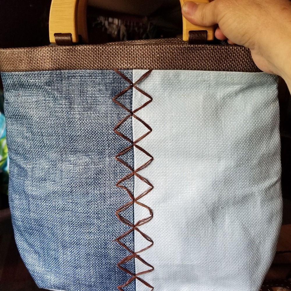 Purse blue straw wood handles